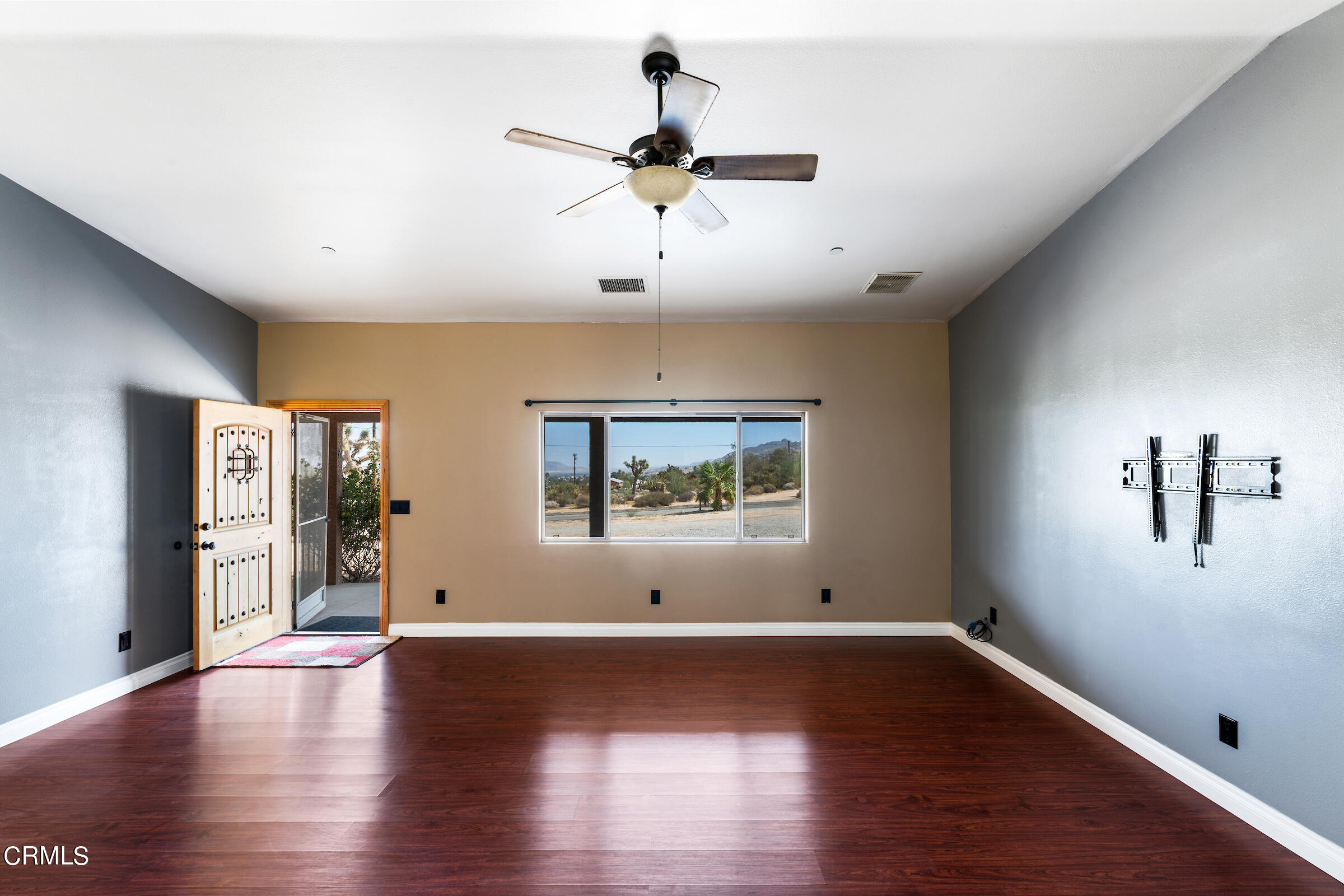 6864 Sunnyhill Road Joshua Tree, CA 92252 - Photo 23 of 71 a view of empty room with wooden floor and fan