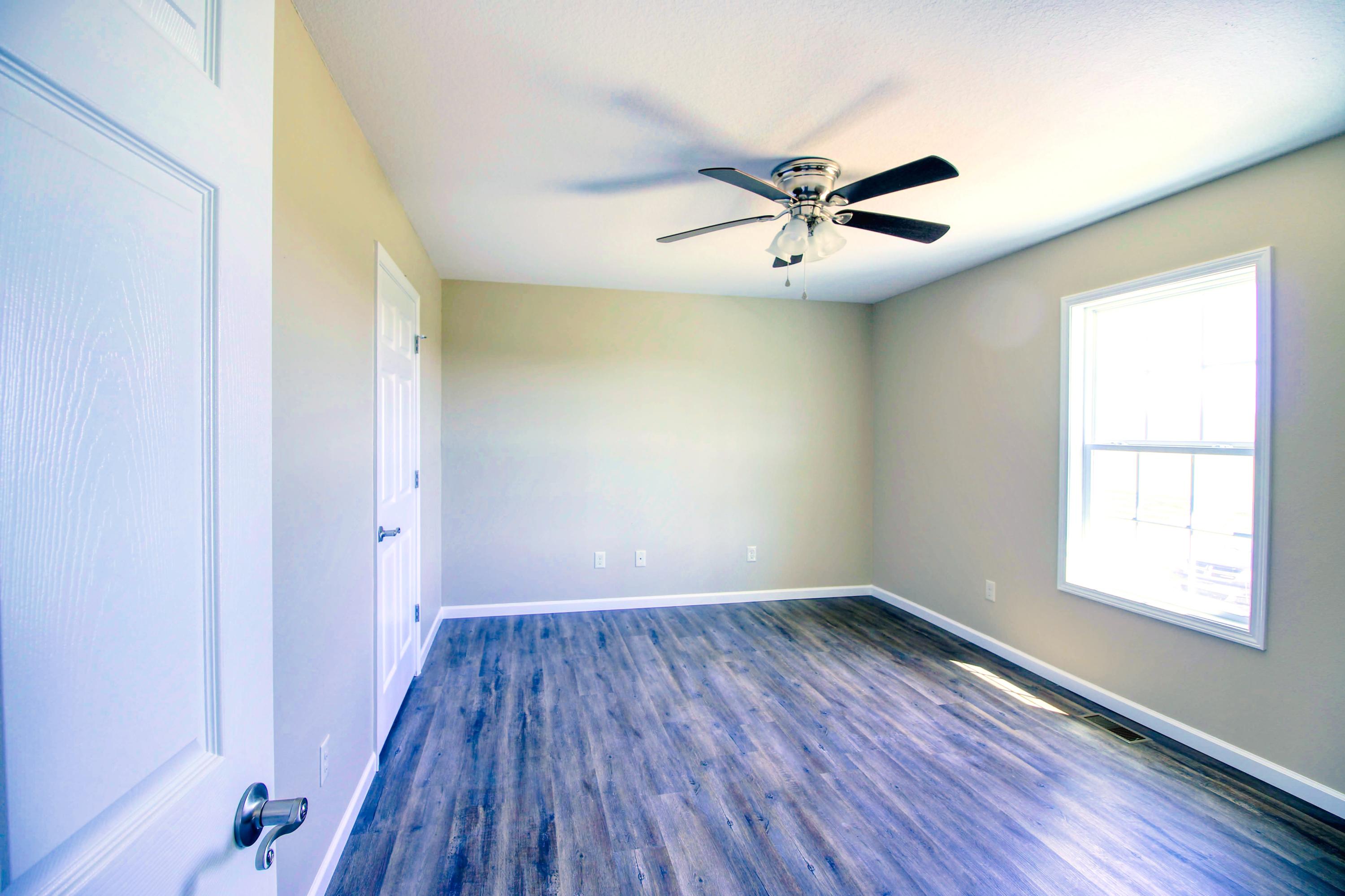 372 Old Elmore Road Crossville, TN 38571 - Photo 13 of 28 masterbedroom