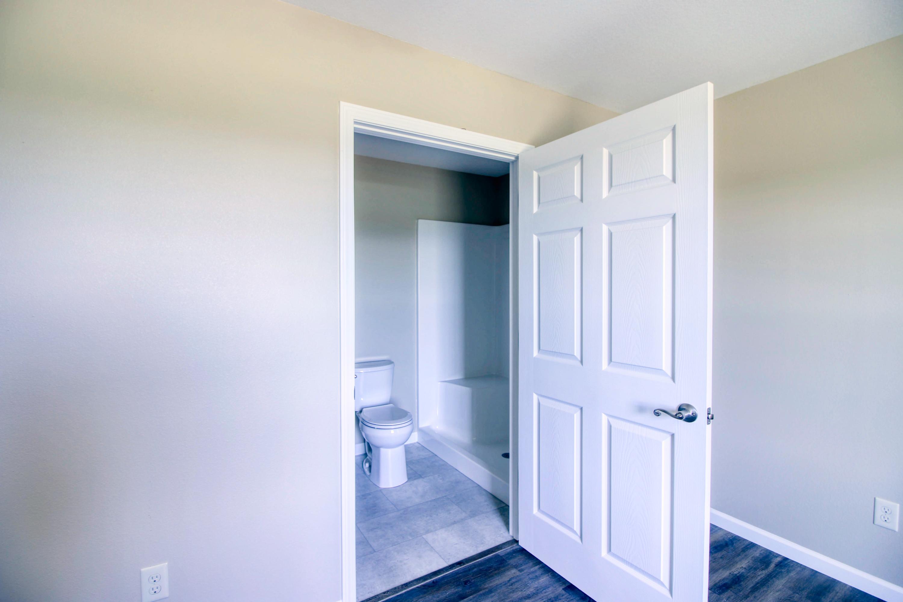 372 Old Elmore Road Crossville, TN 38571 - Photo 14 of 28 master bathroom