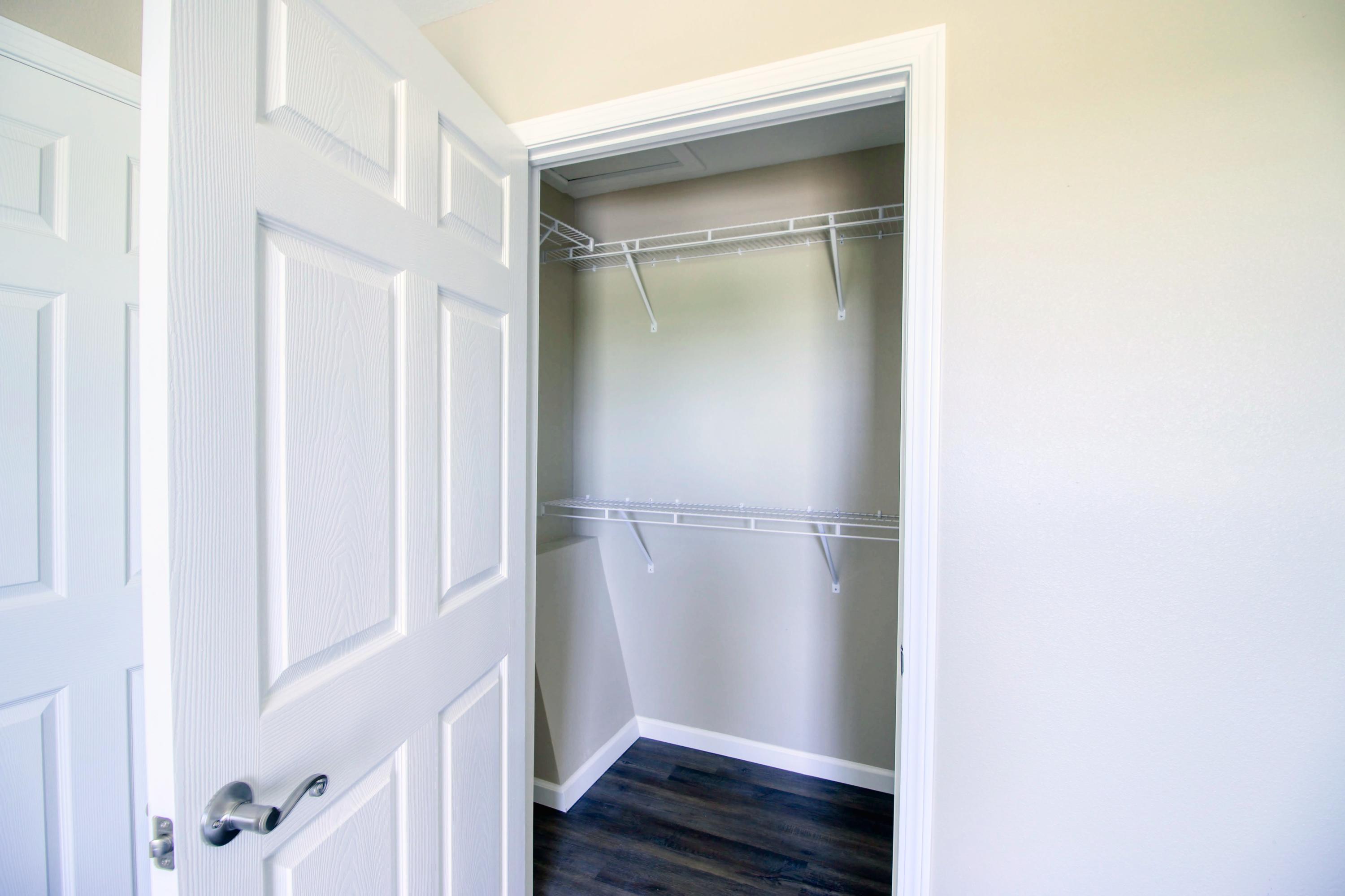 372 Old Elmore Road Crossville, TN 38571 - Photo 15 of 28 masterbedroom closet