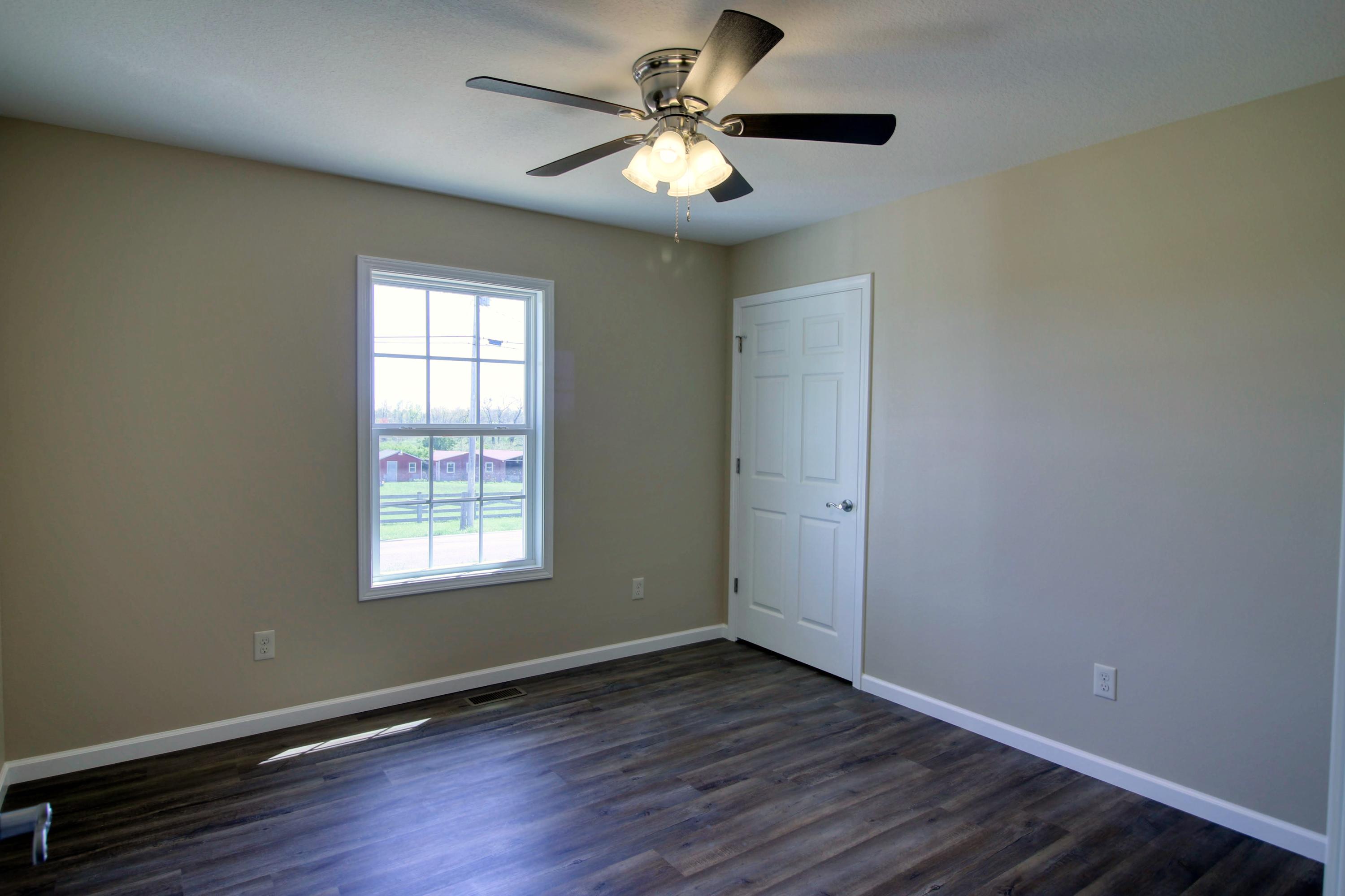 372 Old Elmore Road Crossville, TN 38571 - Photo 16 of 28 second bedroom