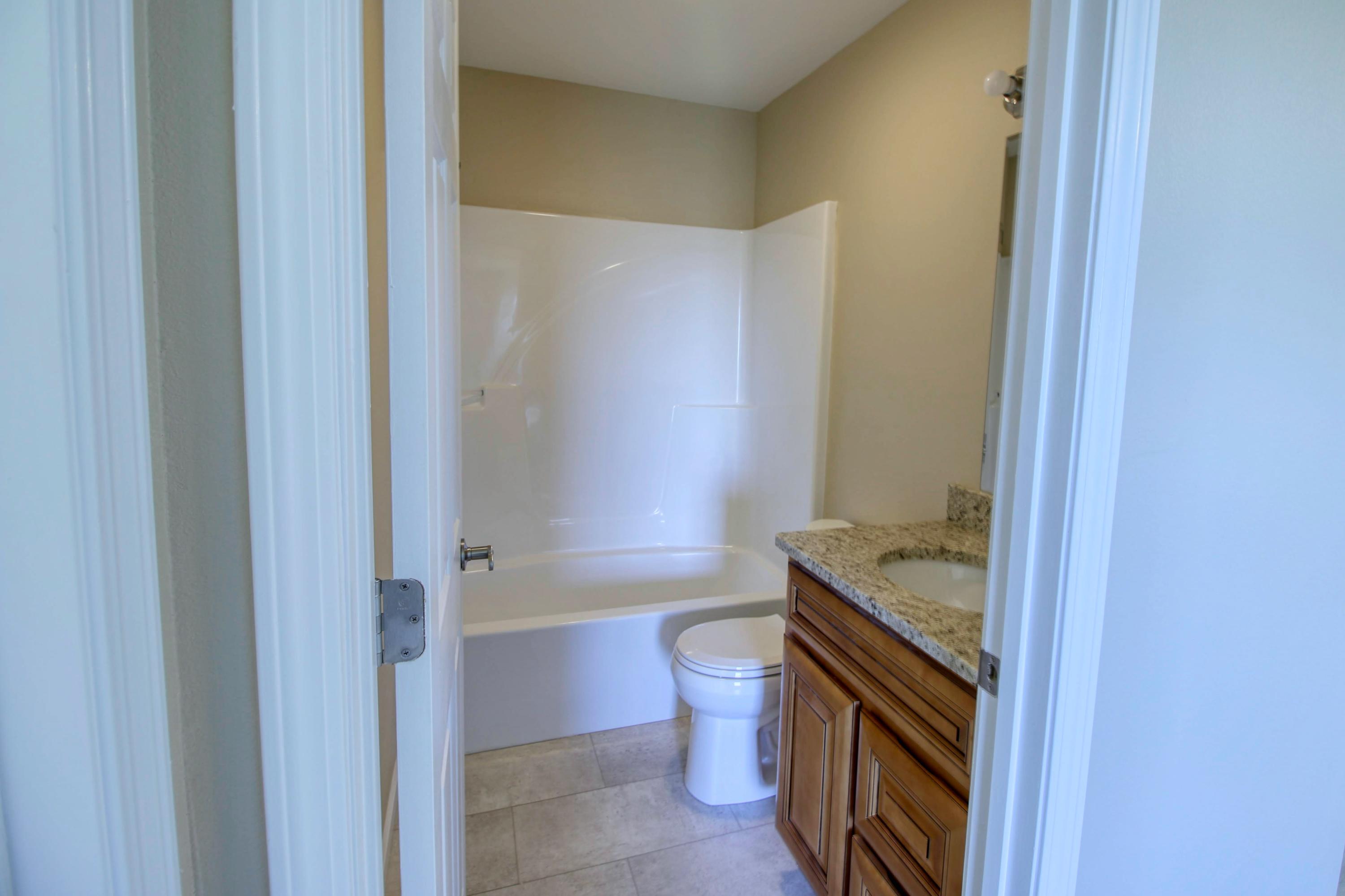 372 Old Elmore Road Crossville, TN 38571 - Photo 20 of 28 bathroom