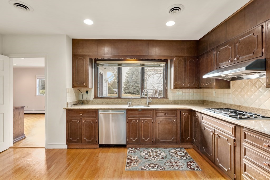 8 Lovett Road Newton, MA 02459 - Photo 8 of 18