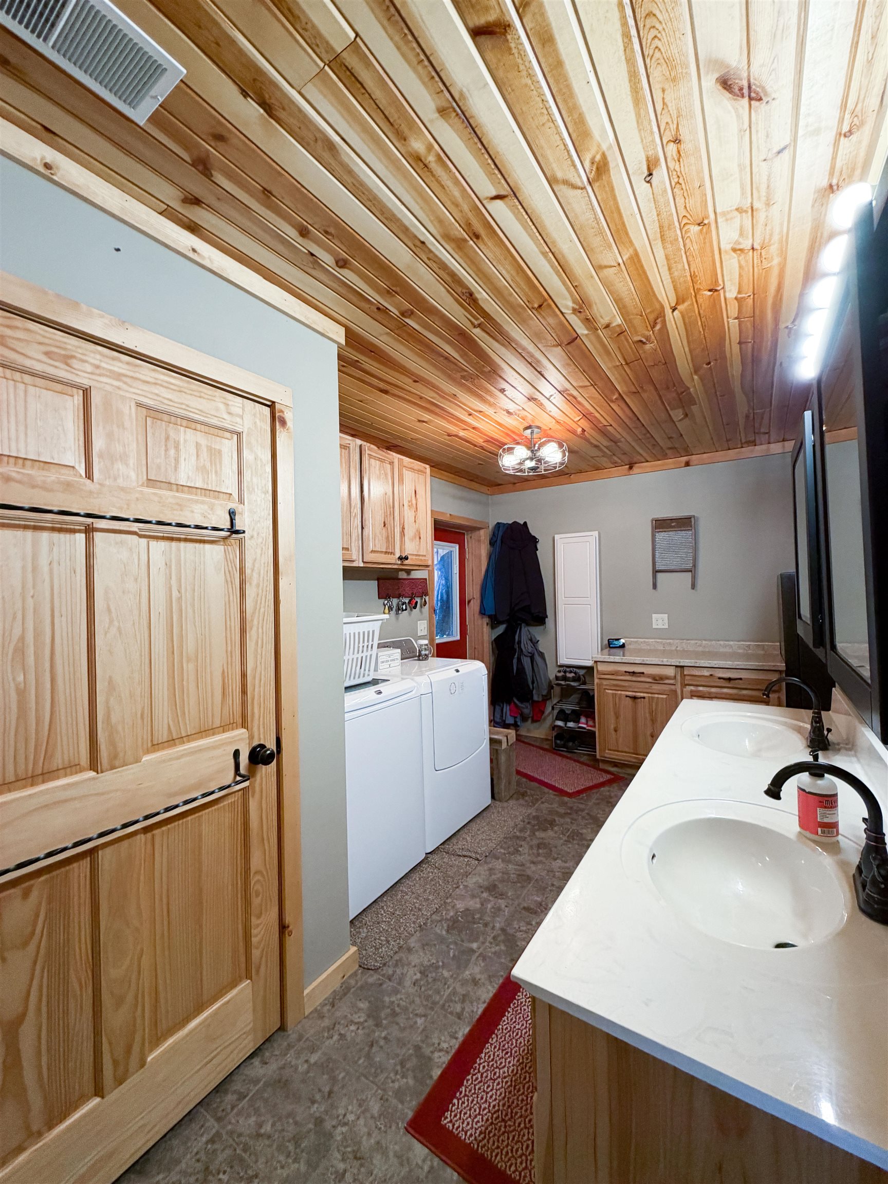 609 South County Road Montfort, WI 53569 - Photo 17 of 40
