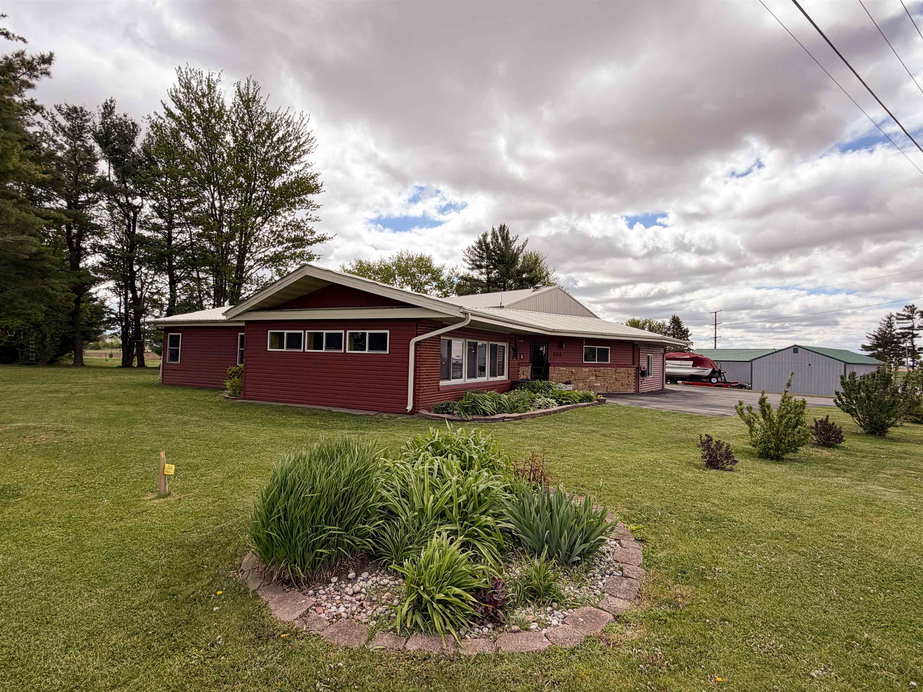 609 South County Road Montfort, WI 53569 - Photo 4 of 40