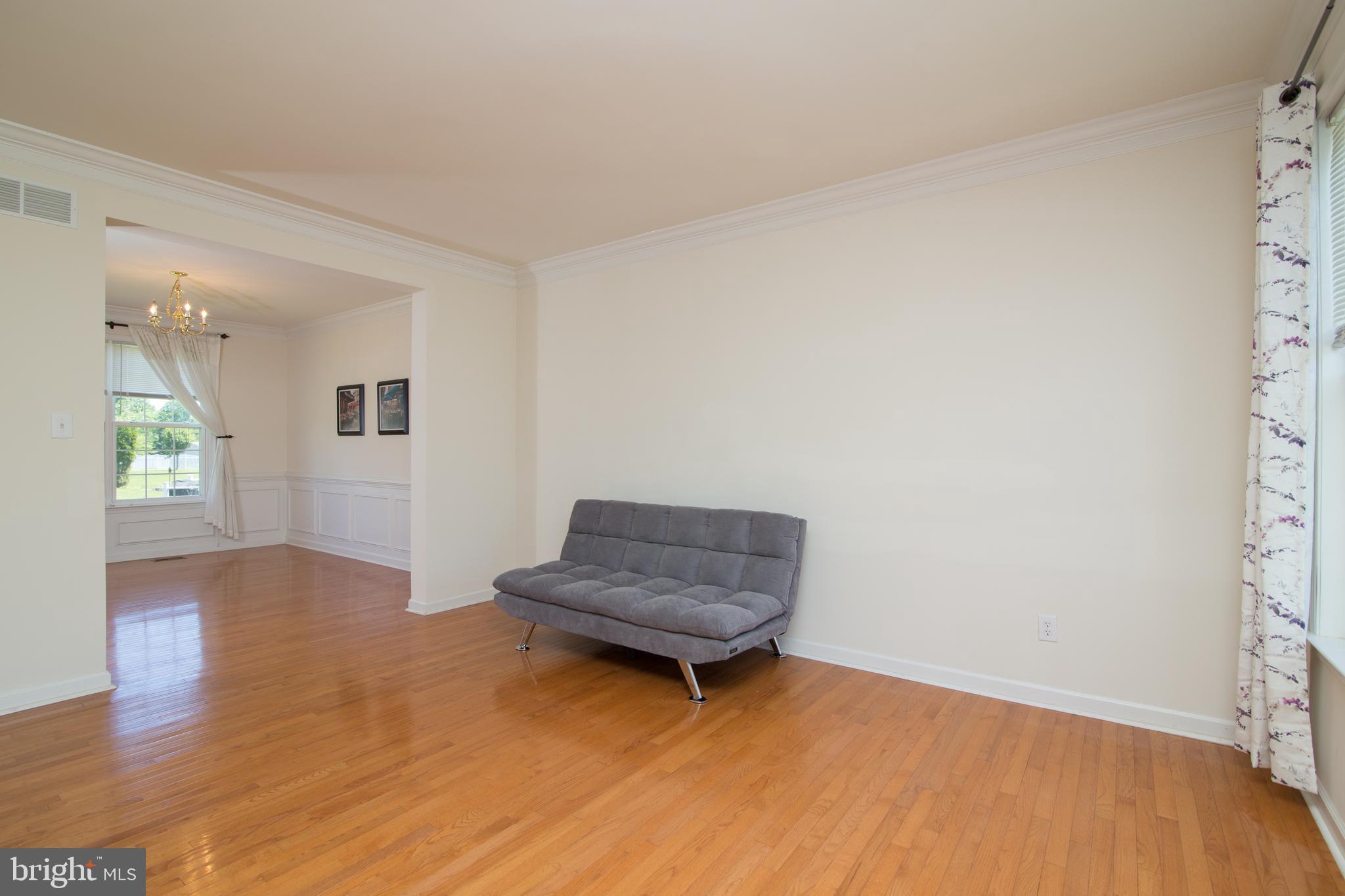 106 Tatham Road Bensalem, PA 19020 - Photo 11 of 47 Living Room