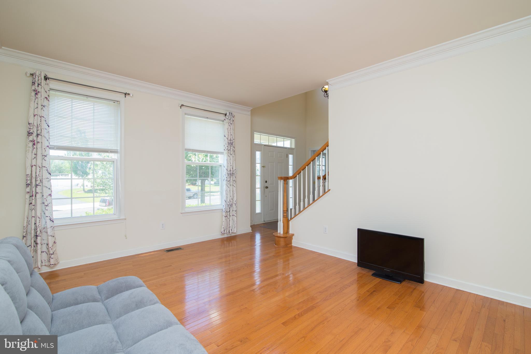 106 Tatham Road Bensalem, PA 19020 - Photo 13 of 47 Living Room