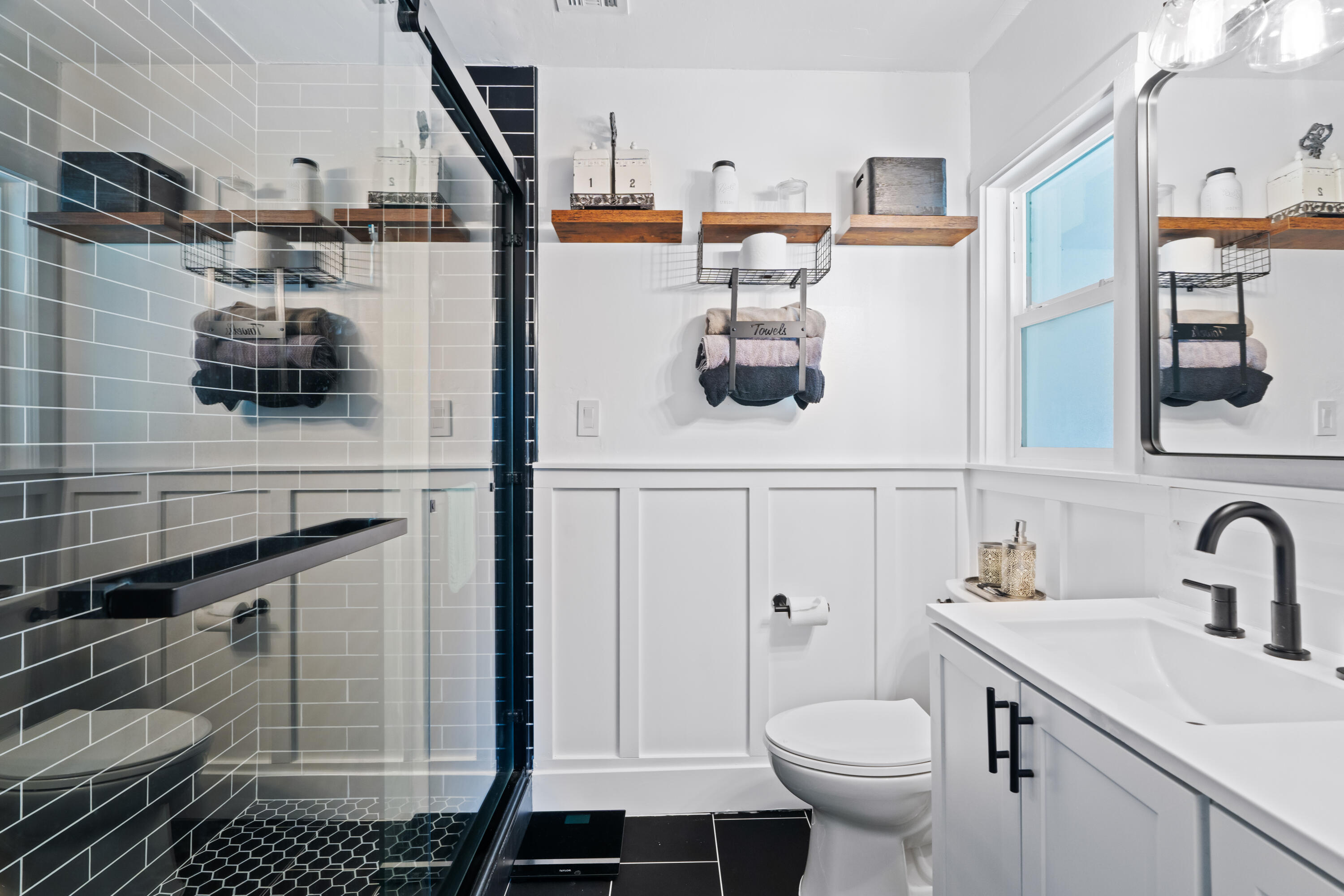 3689 Suzanne Way Redding, CA 96002 - Photo 25 of 46 a bathroom with a sink toilet and shower