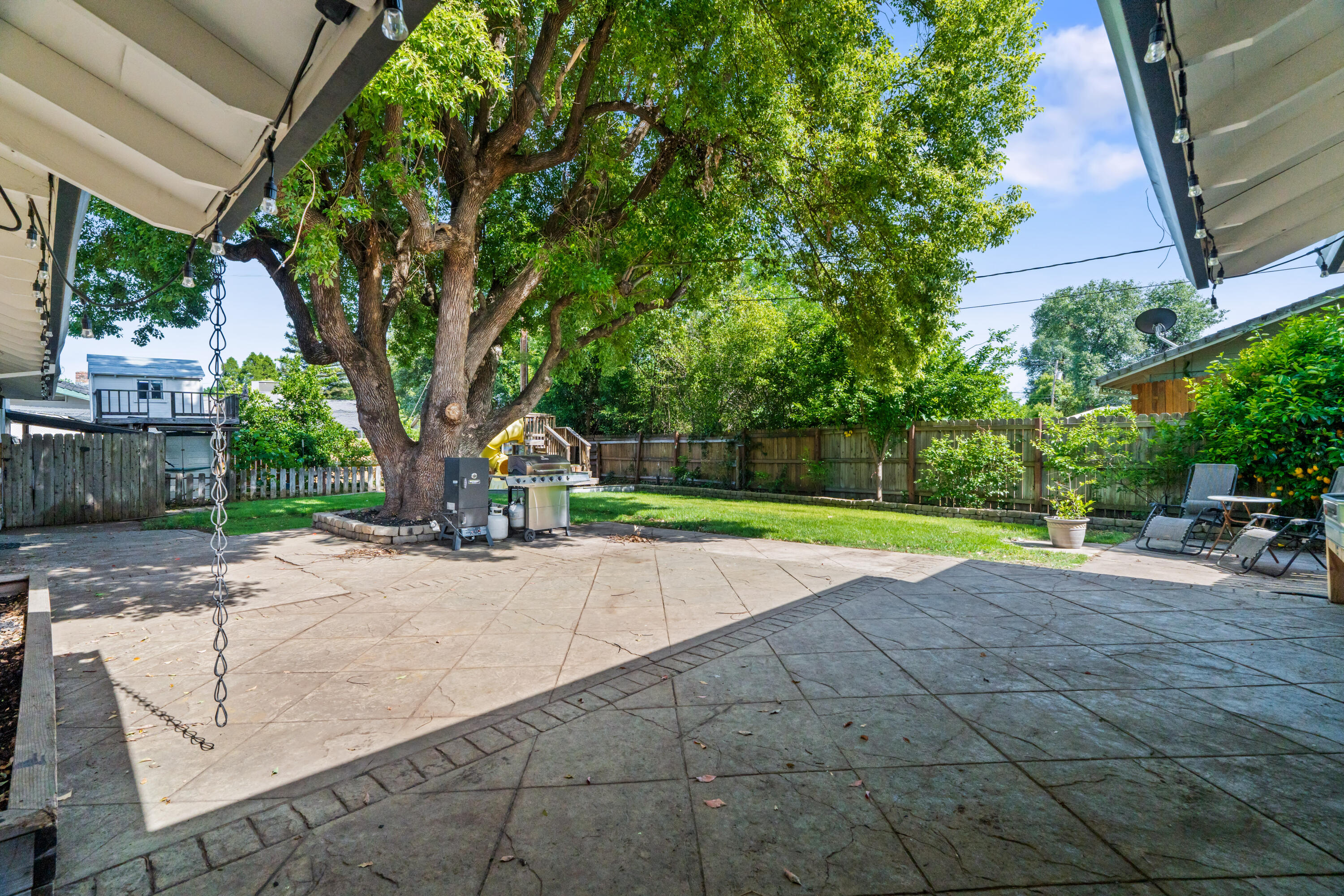 3689 Suzanne Way Redding, CA 96002 - Photo 40 of 46 a view of a volley ball court