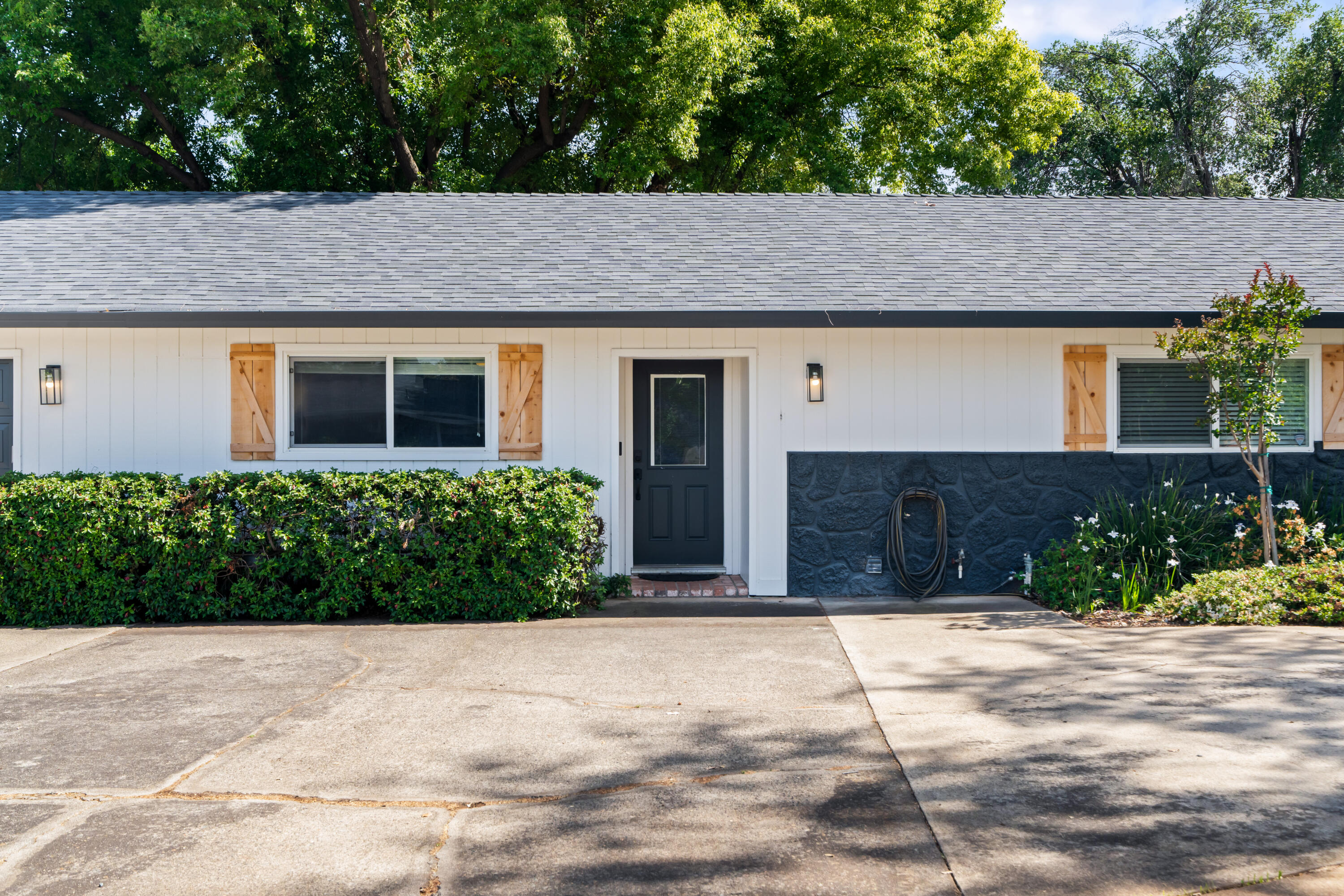 3689 Suzanne Way Redding, CA 96002 - Photo 5 of 46 a house that has a tree in front of it