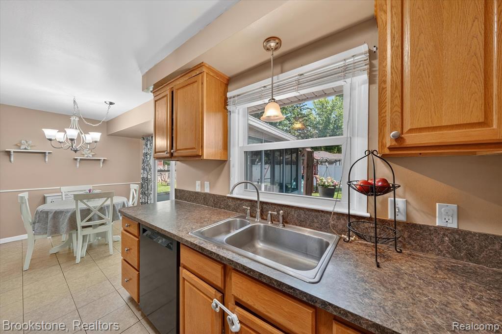 23784 Linne Street Clinton Township, MI 48035 - Photo 15 of 45