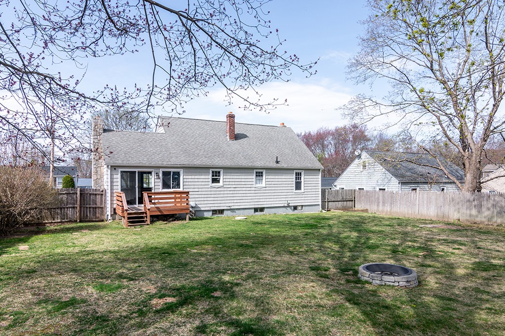 150 Lewiston Street Warwick, RI 02889 - Photo 5 of 24