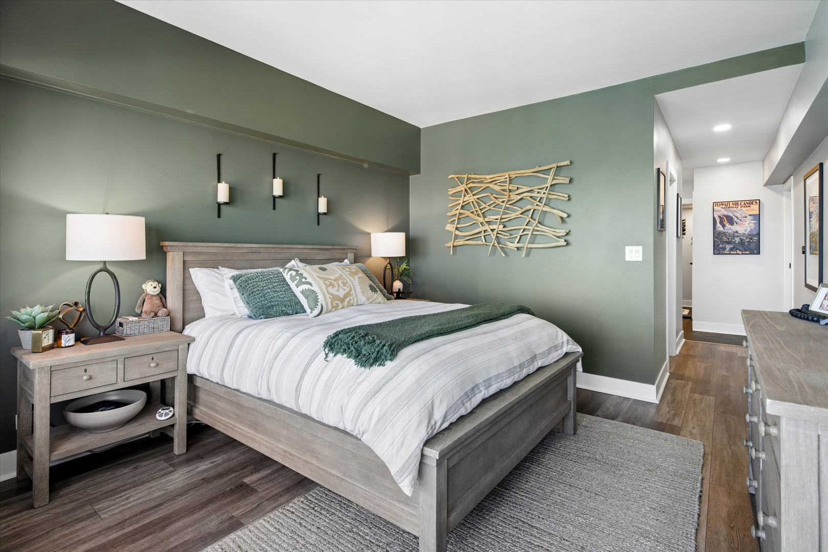175 East Delaware Place, Unit 7304 Chicago, IL 60611 - Photo 16 of 36 a bedroom with a bed and a lamp