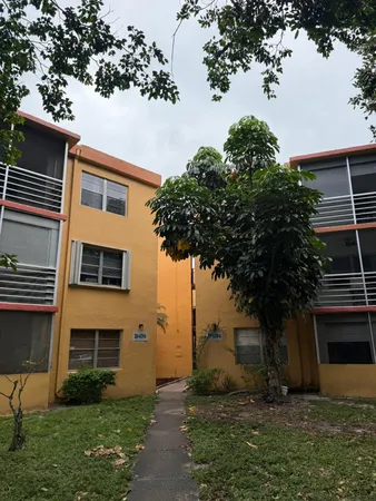 $1,700 | 4394 Northwest 9th Avenue, Unit 201A, Pompano Beach, FL 33064