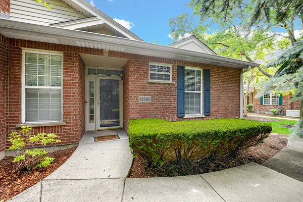 $329,000 | 18590 West Point Drive, Tinley Park, IL 60477