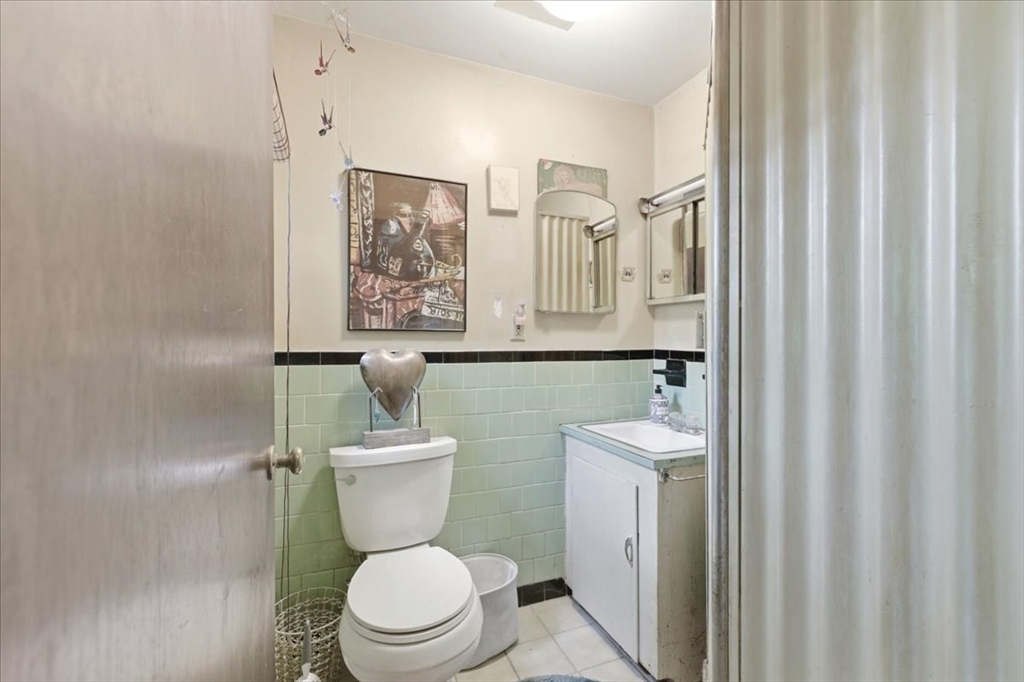 99 Brook Road Sharon, MA 02067 - Photo 23 of 37 a bathroom with a toilet a sink and a mirror