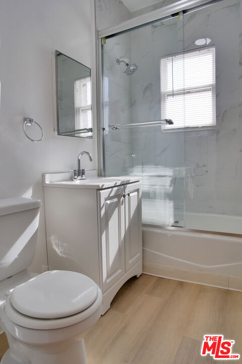 611 South Cloverdale Avenue, Unit 305 Los Angeles, CA 90036 - Photo 17 of 18 a bathroom with a toilet a sink and bathtub