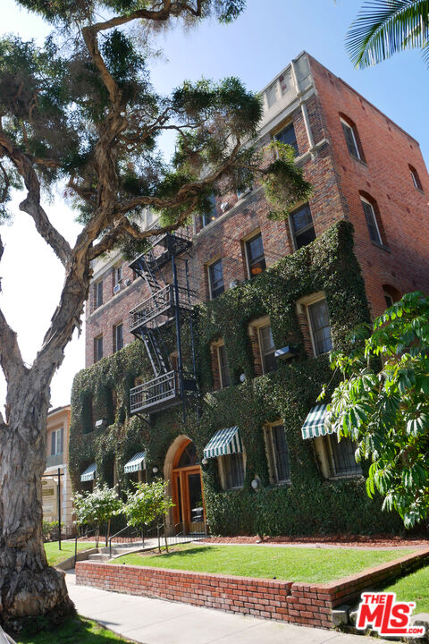 611 South Cloverdale Avenue, Unit 305 Los Angeles, CA 90036 - Photo 2 of 18 a view of multiple houses with a yard