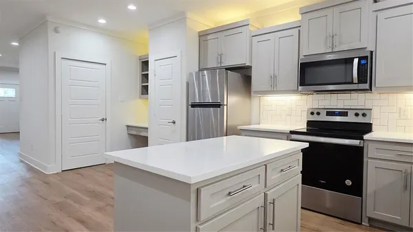 $2,895 | 4022 Ivanhoe Lane, Dallas, TX 75212