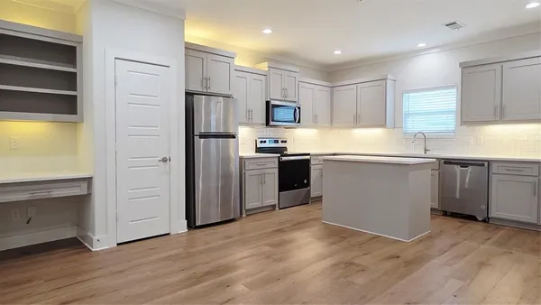 $2,895 | 4022 Ivanhoe Lane, Dallas, TX 75212