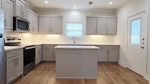 $2,895 | 4022 Ivanhoe Lane, Dallas, TX 75212