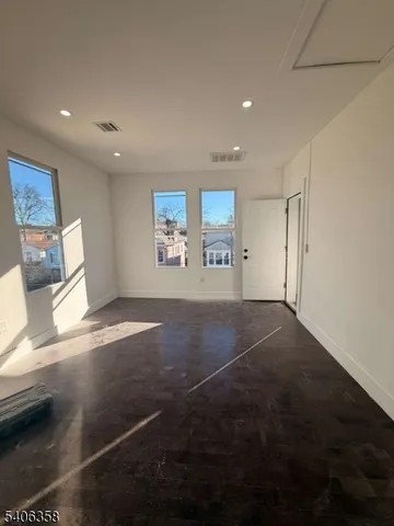 $2,250 | 69 Brookdale Avenue, Unit 3R, Newark, NJ 07106