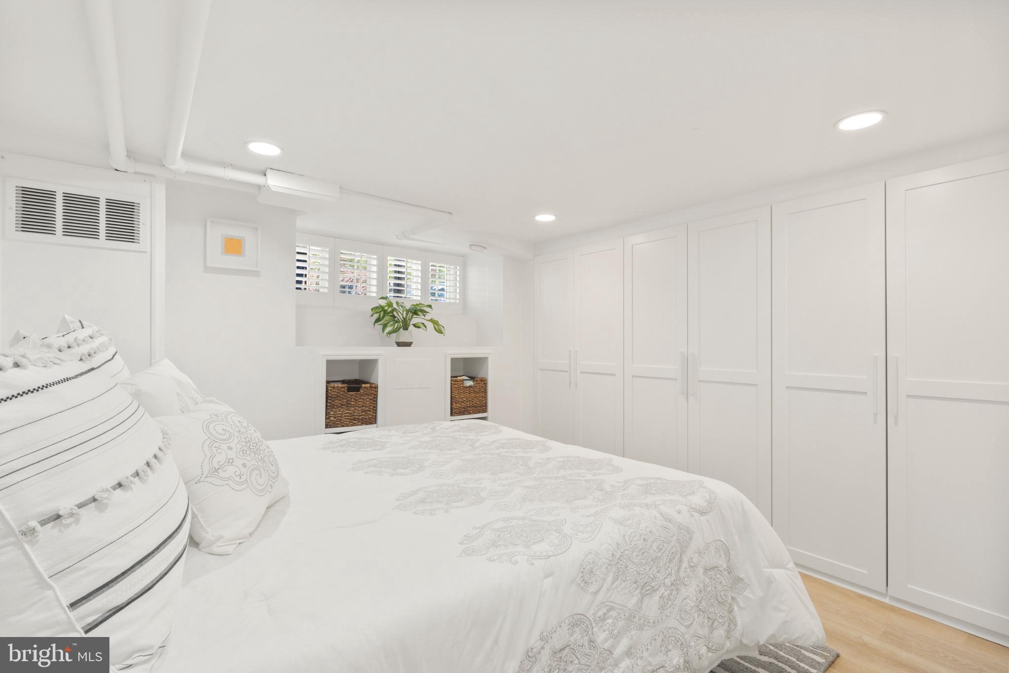 3316 Reservoir Road Northwest Washington, DC 20007 - Photo 23 of 32 4th bedroom with great closet space