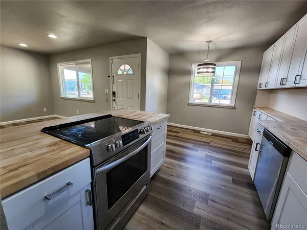 $1,995 | 2874 Carmel Circle, Colorado Springs, CO 80910