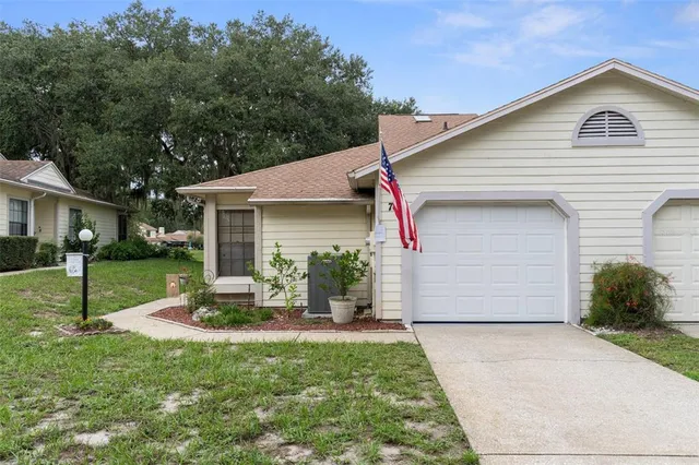 a view of a house with yard and plants