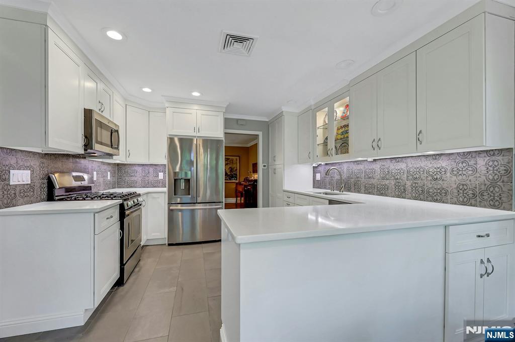 598 Whitenack Road River Vale, NJ 07675 - Photo 21 of 41