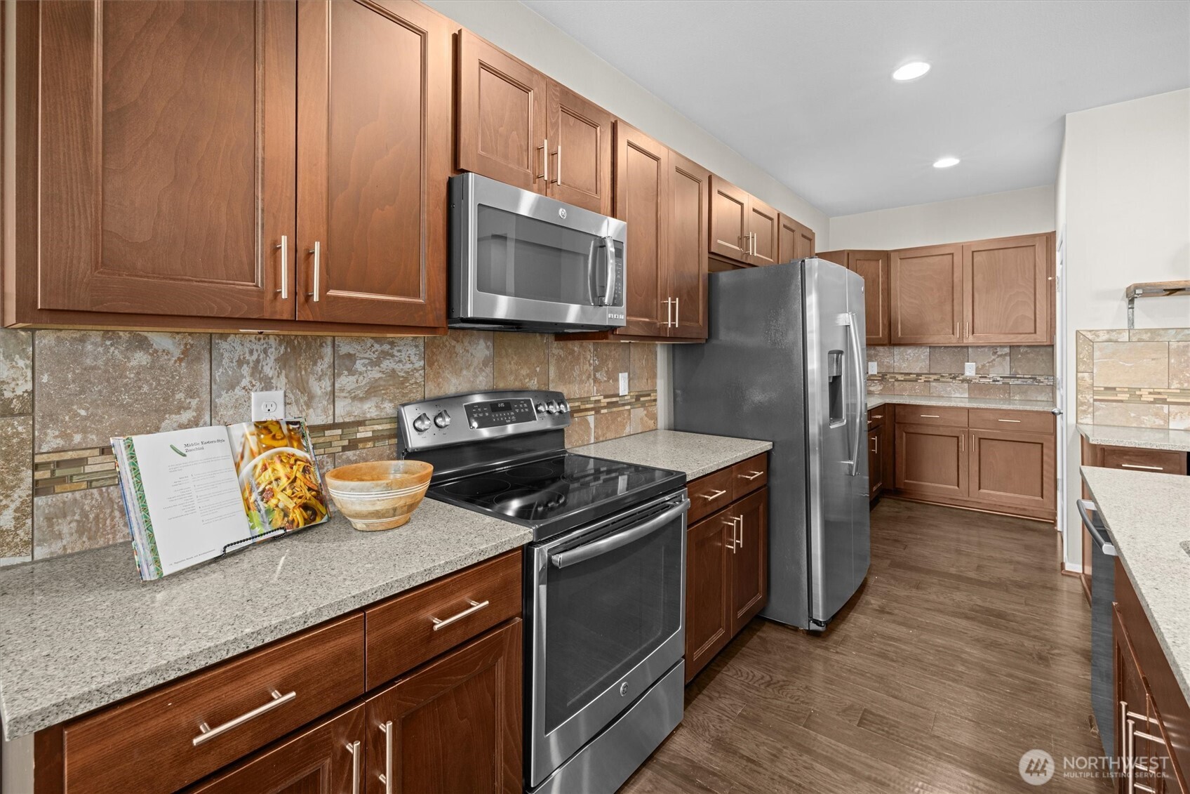 6642 High Point Drive Southwest Seattle, WA 98126 - Photo 10 of 38 Gallery Image 10