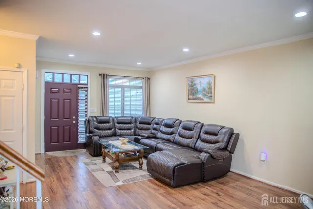 $599,999 | 7 Leshyk Drive, Parlin, NJ 08859