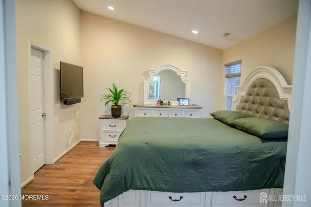 $599,999 | 7 Leshyk Drive, Parlin, NJ 08859