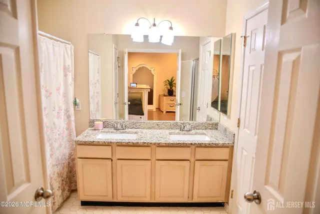 $599,999 | 7 Leshyk Drive, Parlin, NJ 08859