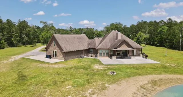 $595,000 | 5584 West Grigsby Road, Vidor, TX 77662