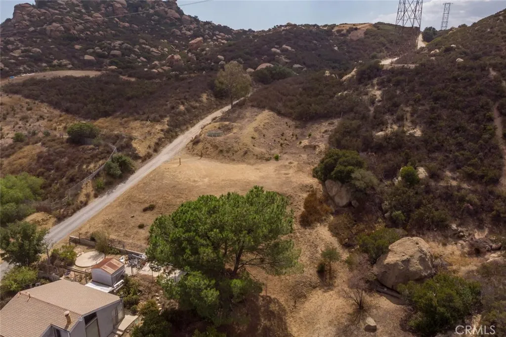 7815 Mesa Simi Valley Simi Valley, CA 93063 - Photo 23 of 25 a view of a dry yard with mountains