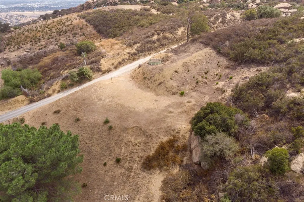 7815 Mesa Simi Valley Simi Valley, CA 93063 - Photo 24 of 25 a view of a dry yard with trees