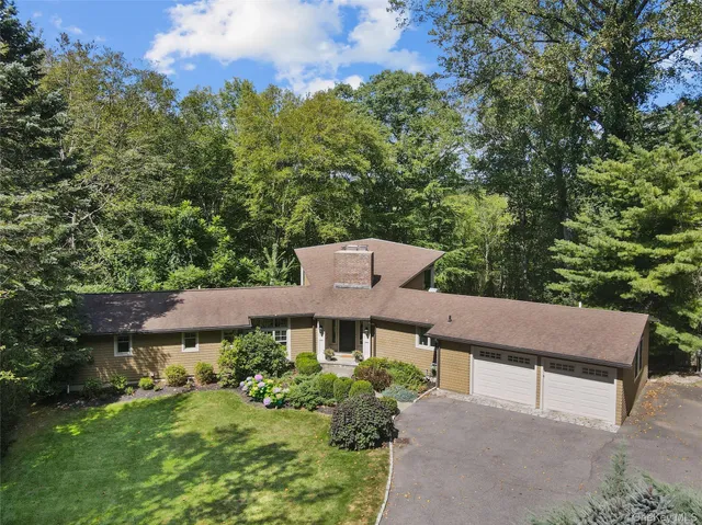 $1,720,000 | 4 Yale Place, Armonk, NY 10504