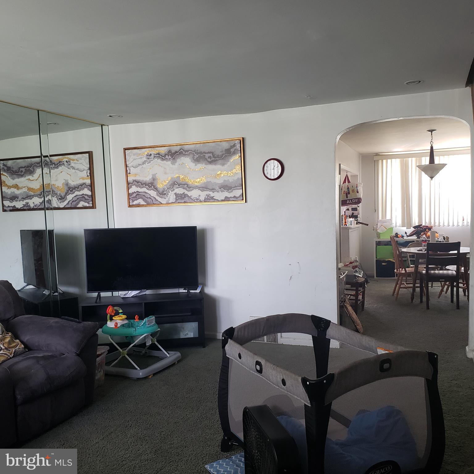 204 East Claremont Road Philadelphia, PA 19120 - Photo 4 of 21 Living Room