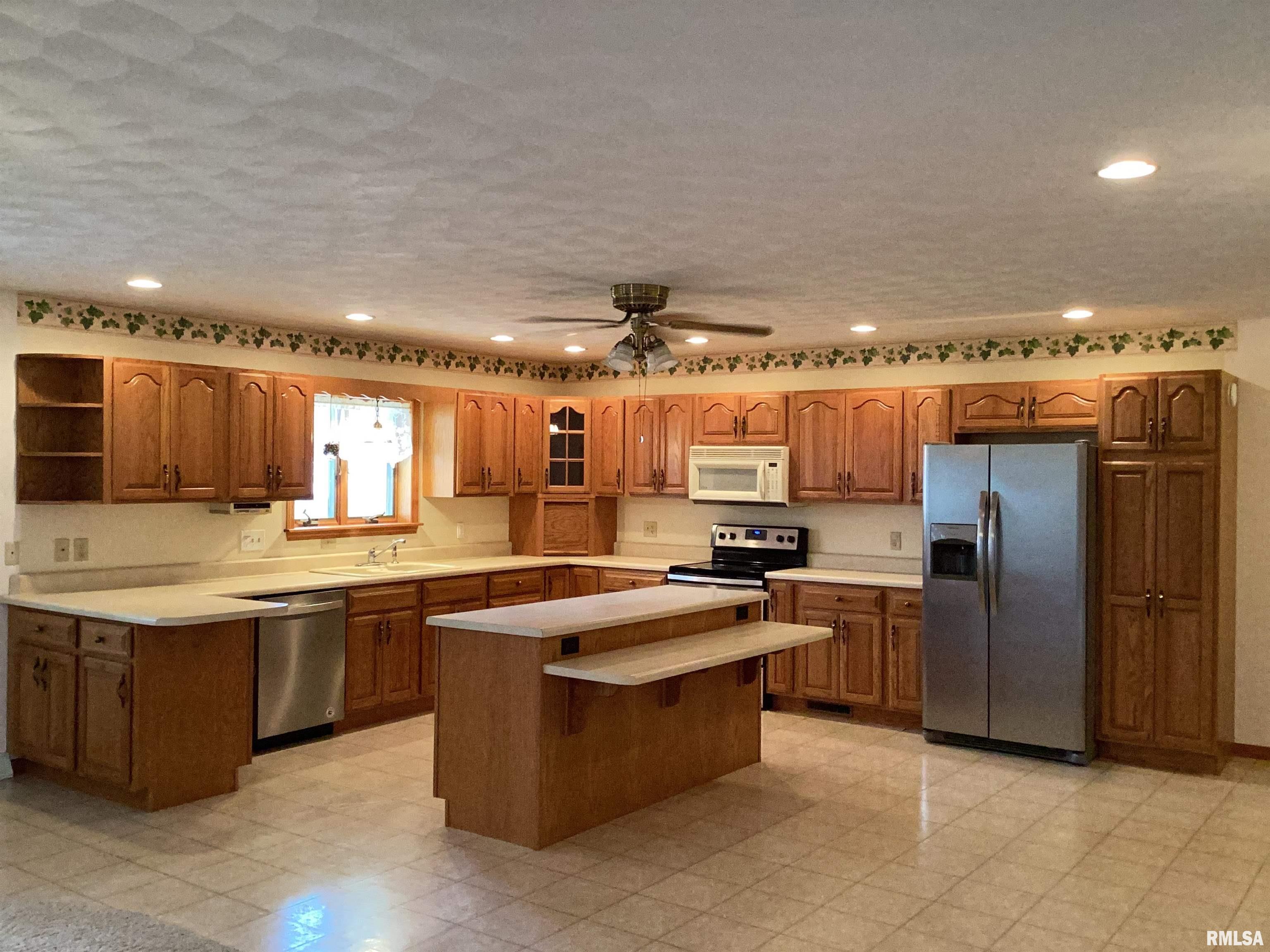 535 West Fulton Street Farmington, IL 61531 - Photo 23 of 83