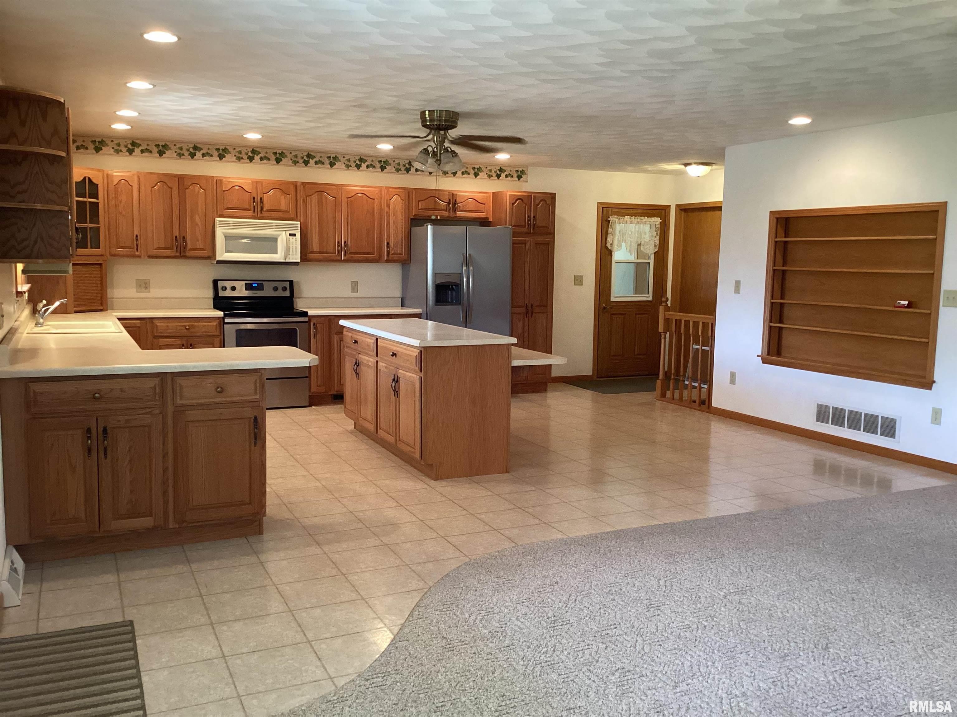 535 West Fulton Street Farmington, IL 61531 - Photo 26 of 83