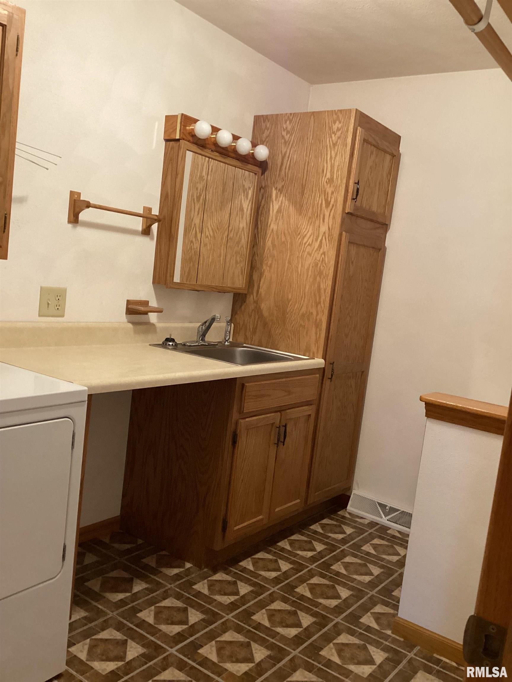 535 West Fulton Street Farmington, IL 61531 - Photo 42 of 83