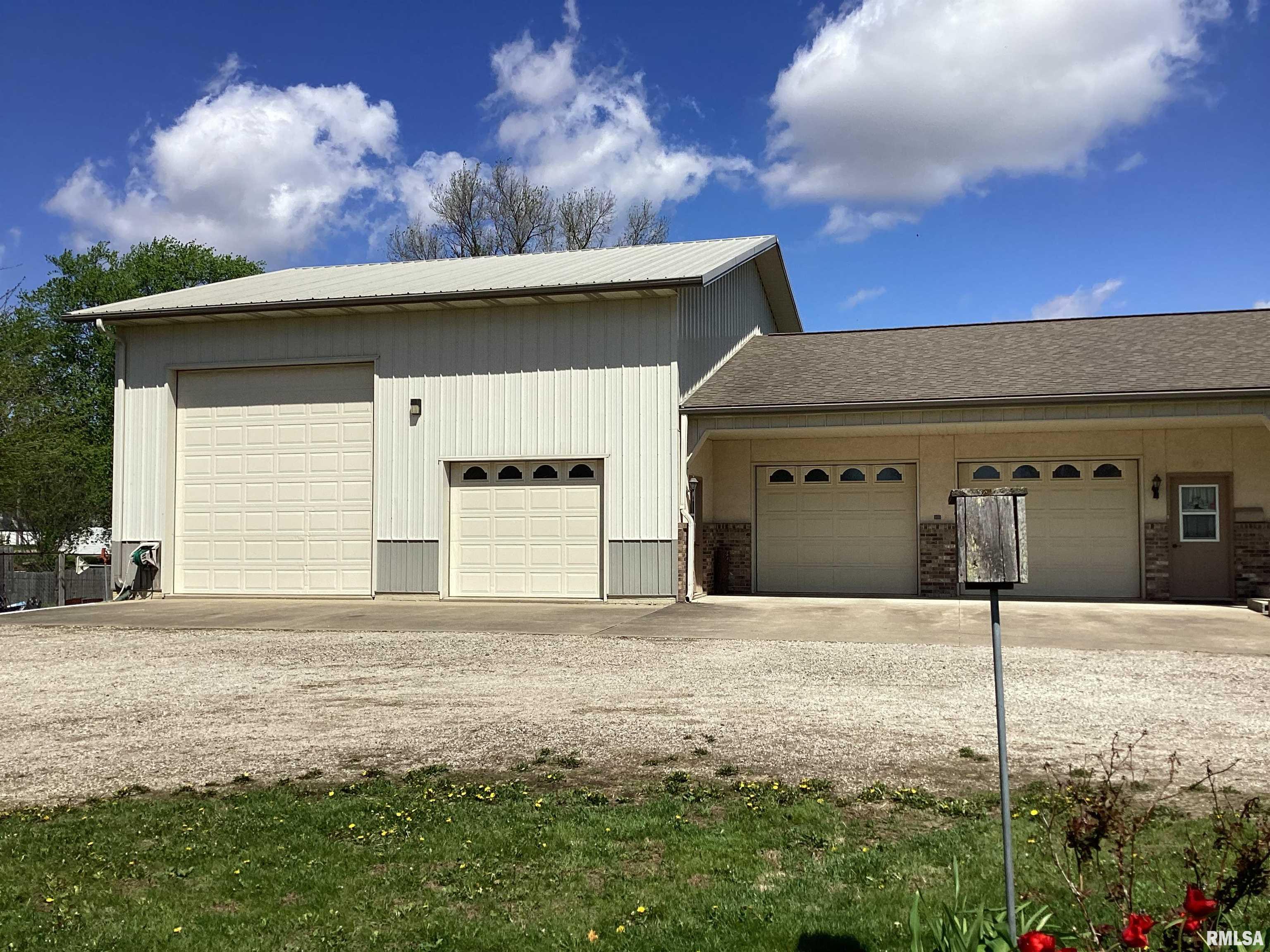 535 West Fulton Street Farmington, IL 61531 - Photo 7 of 83