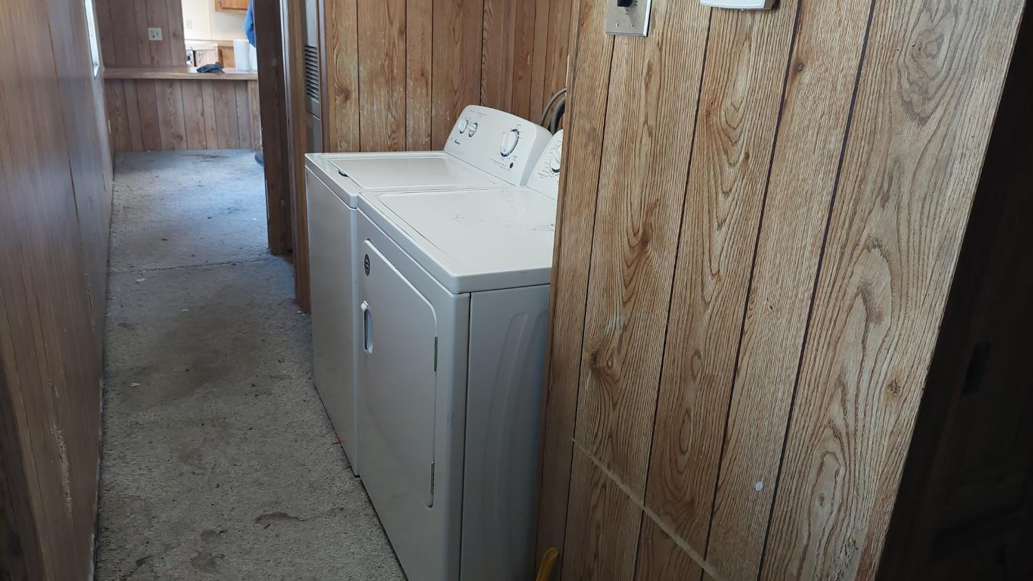11037 Erickson Way, Unit 87 Redding, CA 96003 - Photo 8 of 10 a utility room with dryer and washer