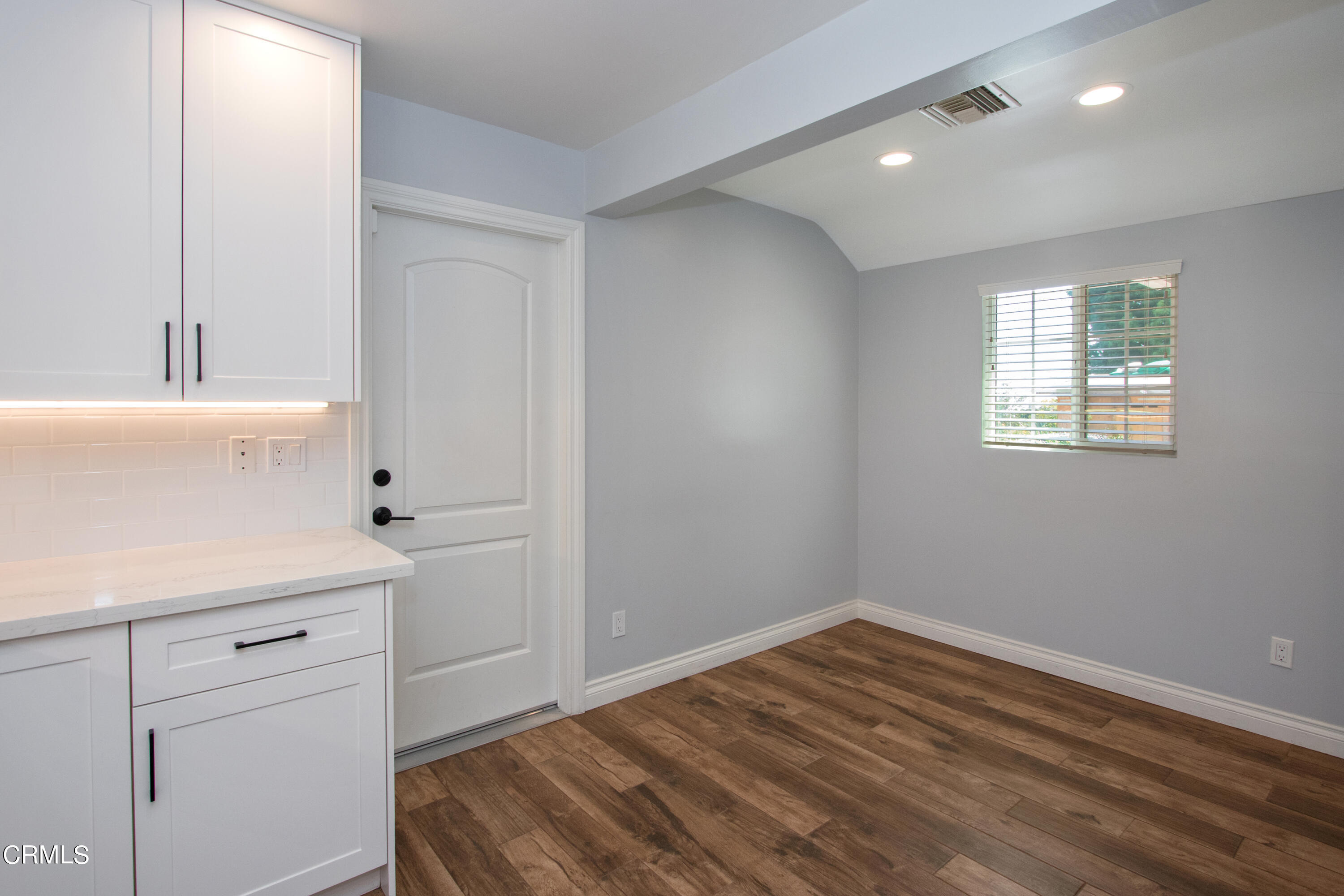 1029 Cynthia Avenue Pasadena, CA 91107 - Photo 9 of 19 a room with a bed and a window