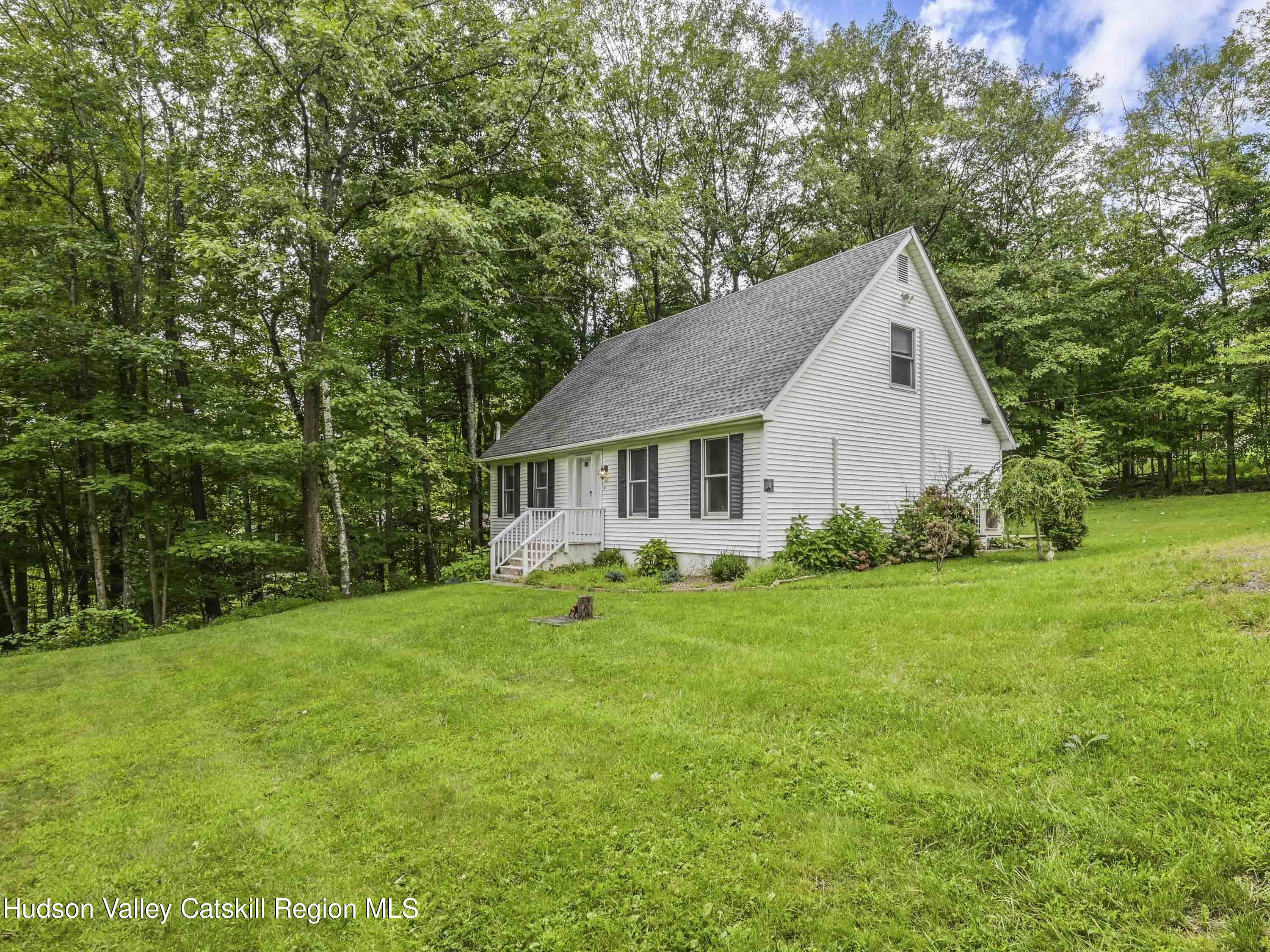 14 Red Maple Road Shokan, NY 12481 - Photo 28 of 34 a view of a house with backyard and garden