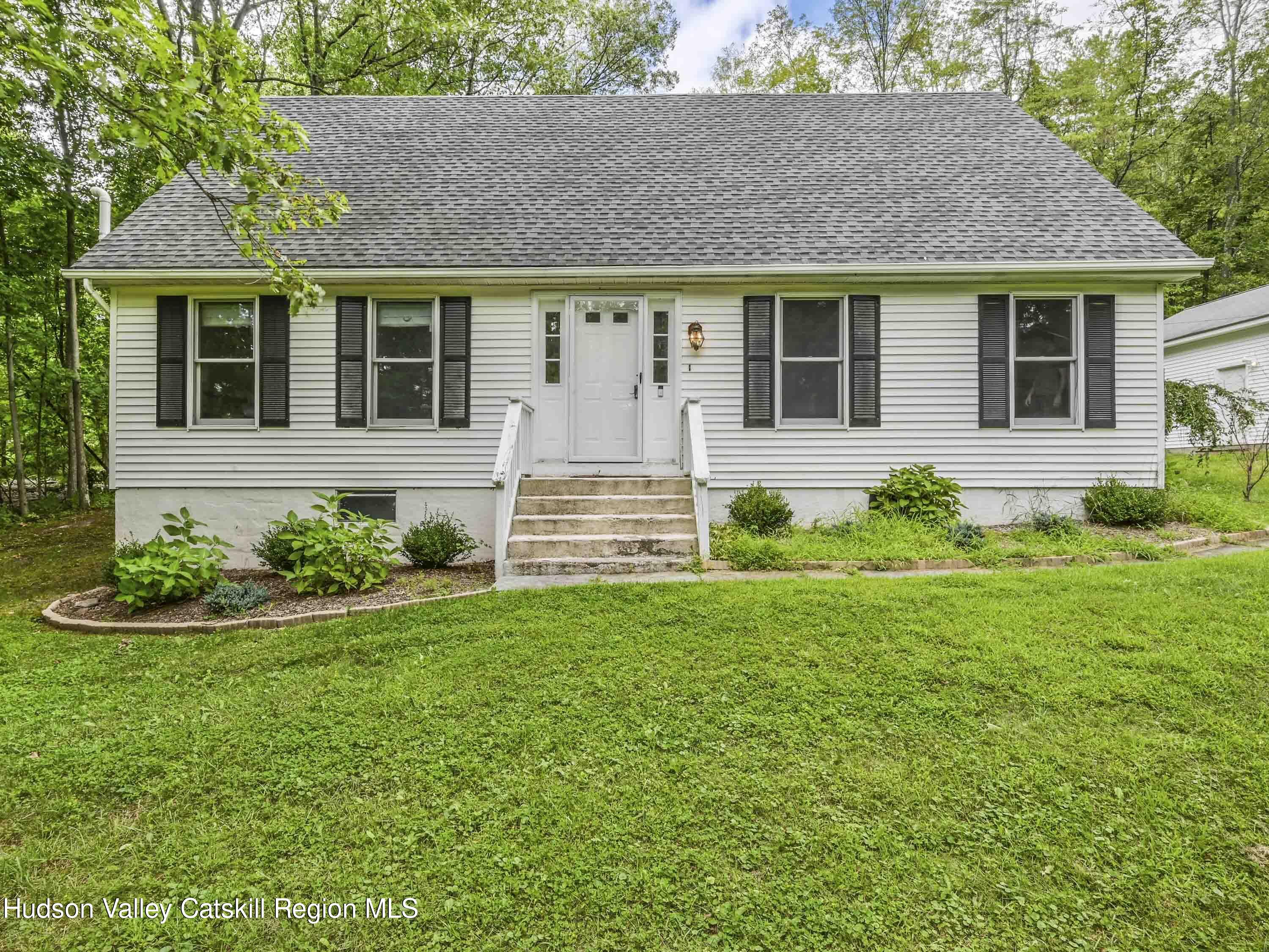14 Red Maple Road Shokan, NY 12481 - Photo 32 of 34 a front view of a house with a garden