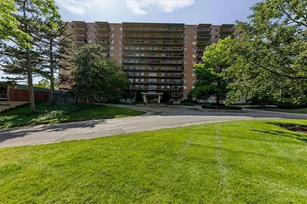 $189,000 | 4550 Warwick Boulevard, Unit 213, Kansas City, MO 64111