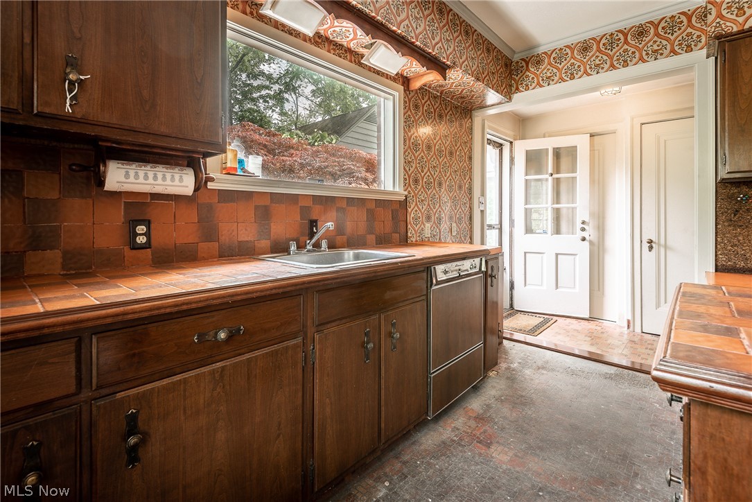 2695 Haddam Road Cleveland, OH 44120 - Photo 12 of 31 Gallery Image 12