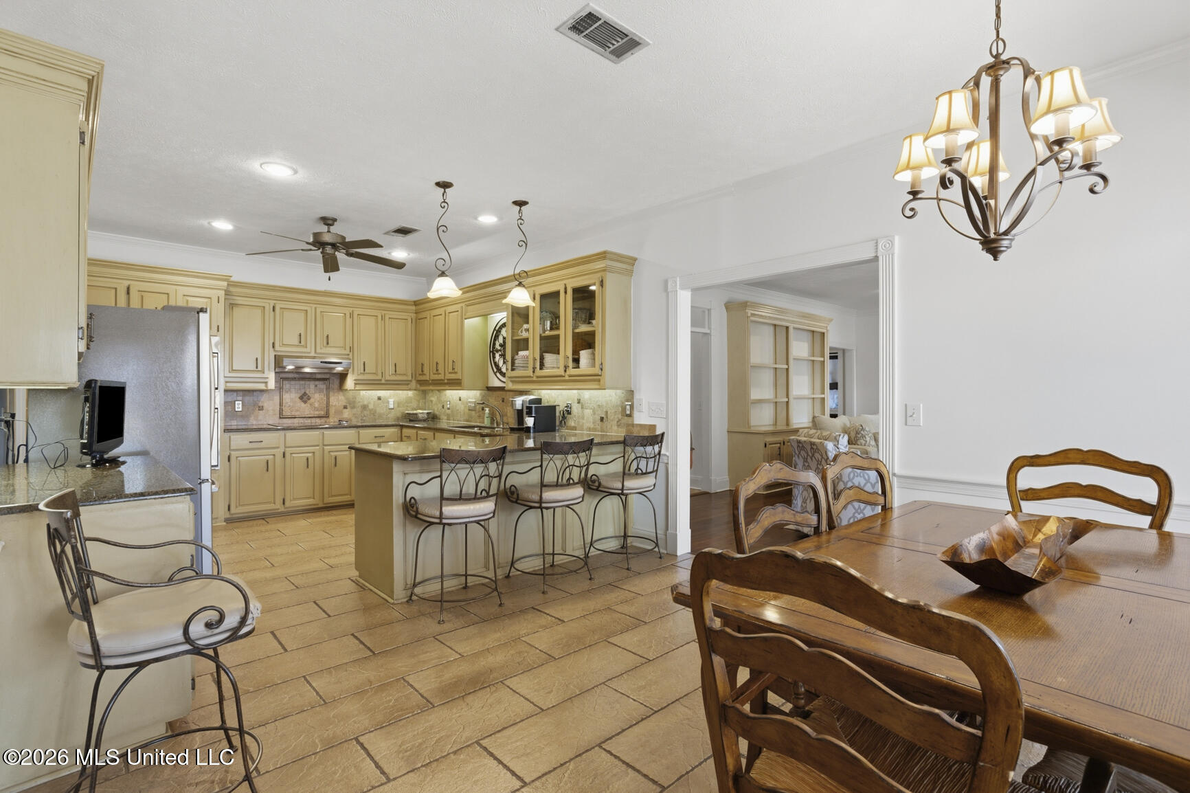 120 Eastpointe Circle Madison, MS 39110 - Photo 3 of 51 Kitchen and Breakfast Room